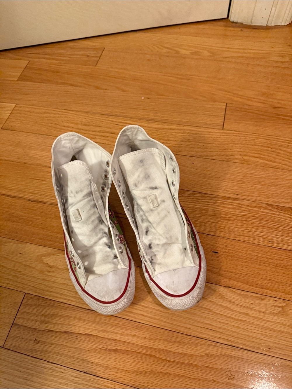 Converse winnie pooh White High-Top Sneakers fun whimsical Disney playful sassy - Picture 3 of 7